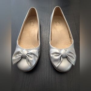 Naturalizer Silver Leather Bow Flats Shoes Women's Size 7 W Wide EUR 37 Comfort
